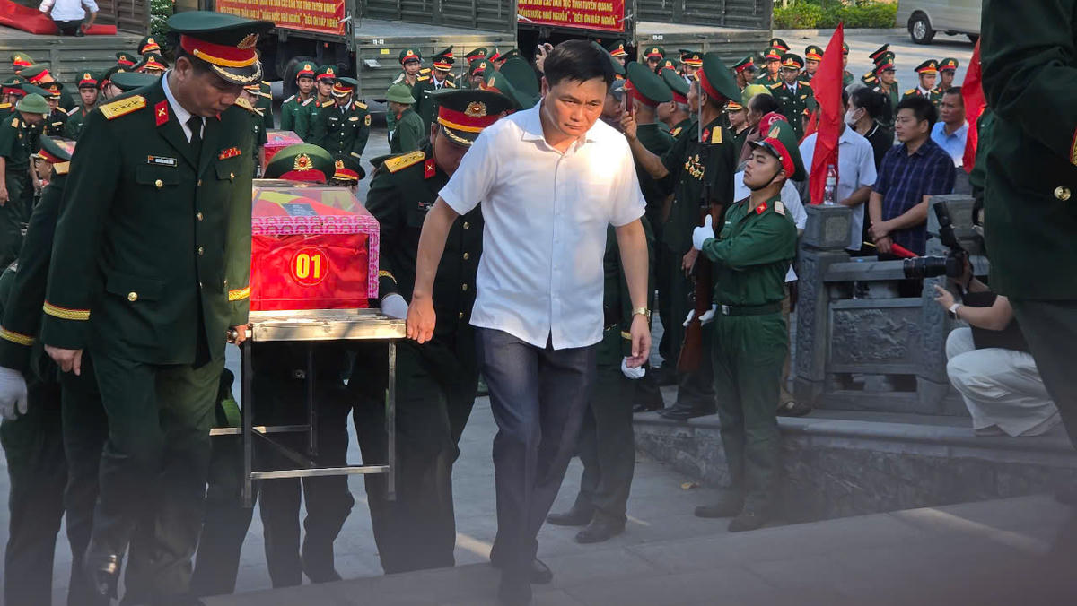 Người dân thành kính tiễn đưa 93 hài cốt liệt sĩ về Nghĩa trang Liệt sĩ quốc gia Vị Xuyên