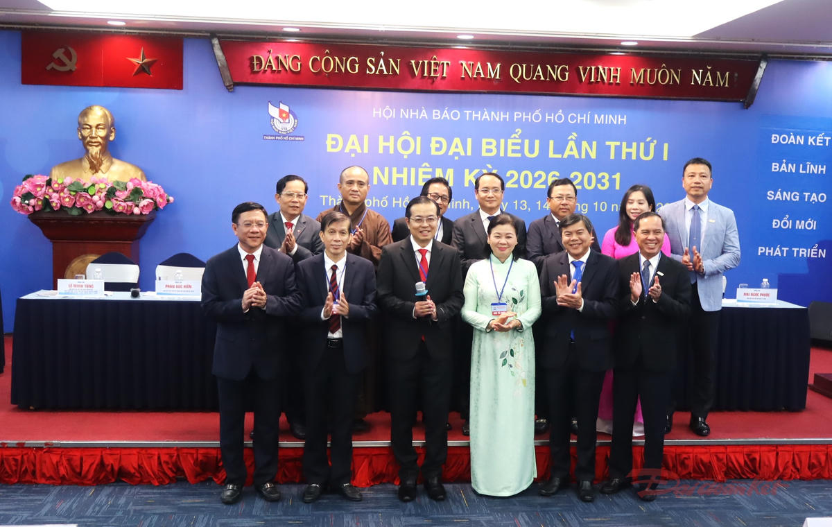 Ban Chấp hành Hội Nhà báo TPHCM khóa I, nhiệm kỳ 2026-2031 ra mắt. Ảnh: T.Luân