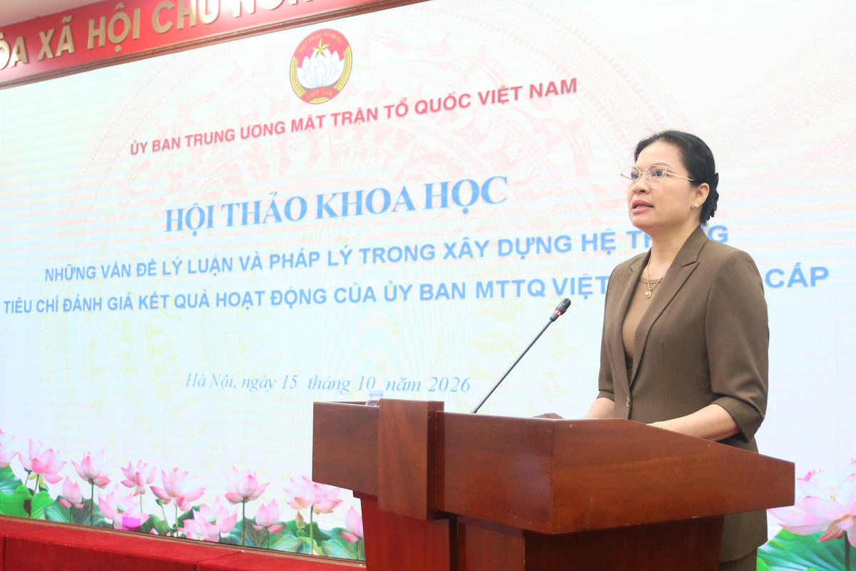 Phó Chủ tịch - Tổng Thư ký Ủy ban Trung ương MTTQ Việt Nam Hà Thị Nga phát biểu tại Hội thảo.