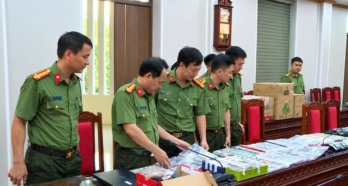 Đại tá Lê Ngọc Anh - Phó Giám đốc, Thủ trưởng Cơ quan An ninh điều tra Công an tỉnh trực tiếp chỉ đạo công tác điều tra, phá án. Ảnh: CATH