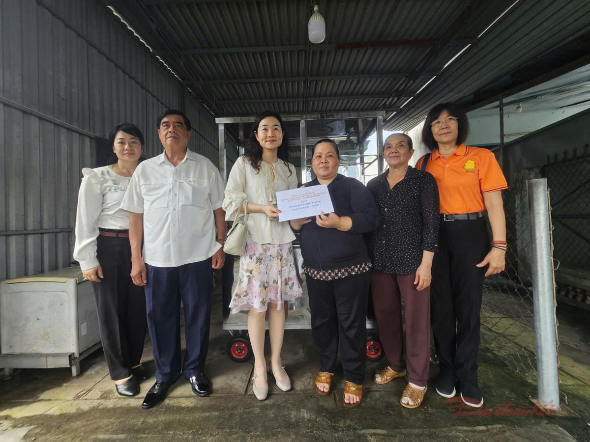 TPHCM: Trao phương tiện sinh kế hỗ trợ cho nạn nhân da cam