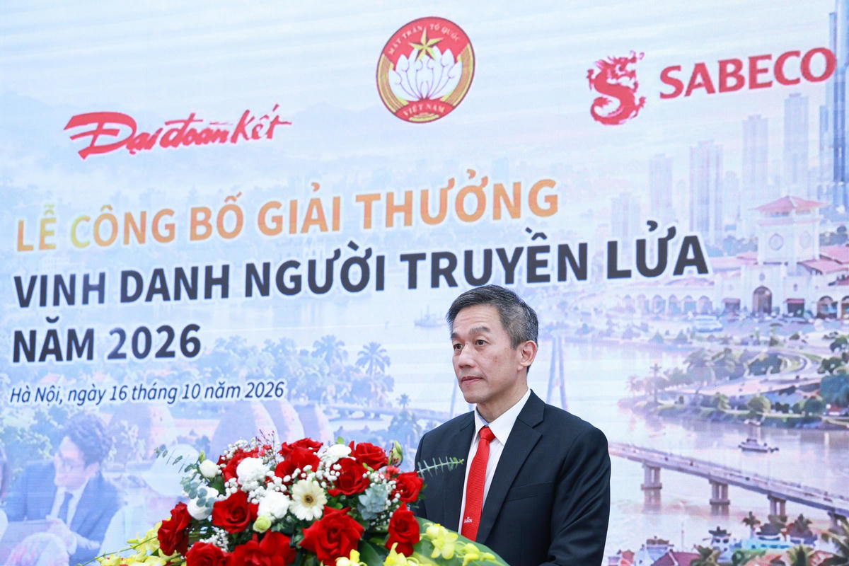 Ông Lester Tan, Tổng Giám đốc SABECO phát biểu tại Lễ công bố Giải thưởng “Vinh danh Người truyền lửa” năm 2026. Ảnh: Quang Vinh.