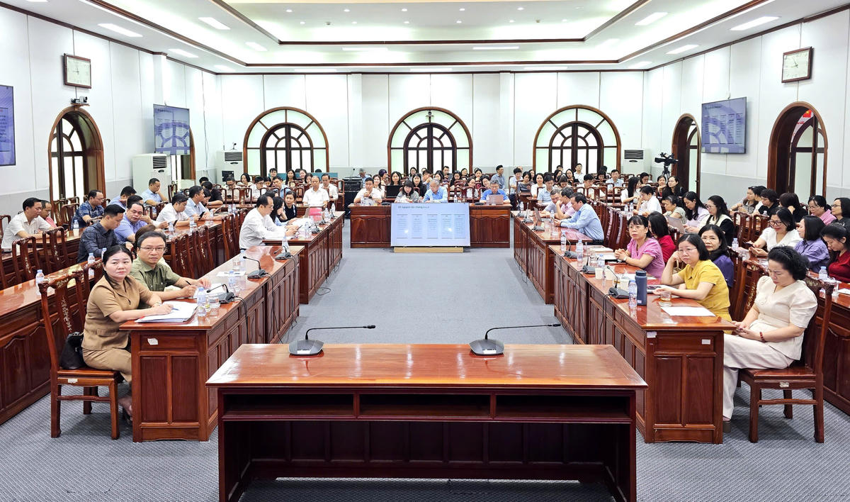 Các đại biểu cơ quan Ủy ban Trung ương Mặt trận Tổ quốc Việt Nam tham dự hội nghị tại điểm cầu số 46 Tràng Thi, Hoàn Kiếm, Hà Nội (Ảnh: Tú Uyên)