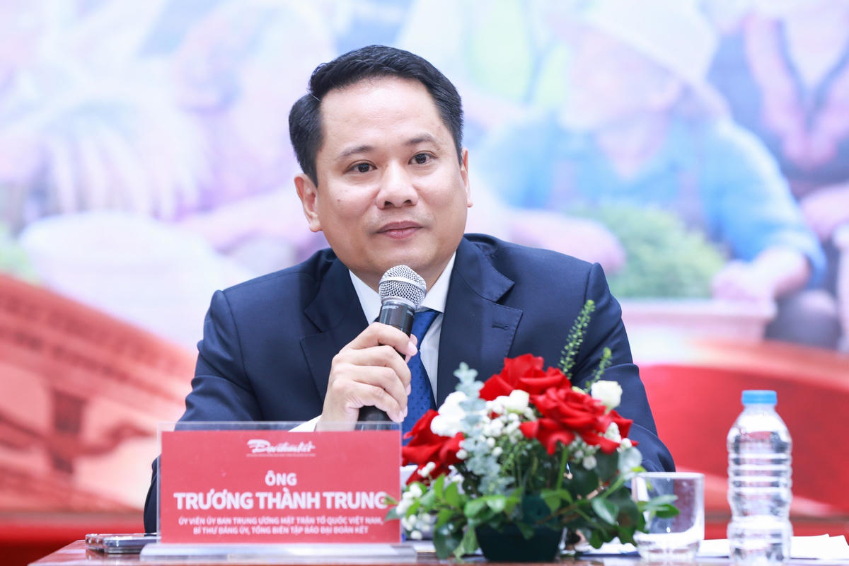 Ông Trương Thành Trung, Tổng Biên tập Báo Đại đoàn kết, Trưởng Ban Tổ chức, chia sẻ với các phóng viên, nhà báo. Ảnh: Quang Vinh.