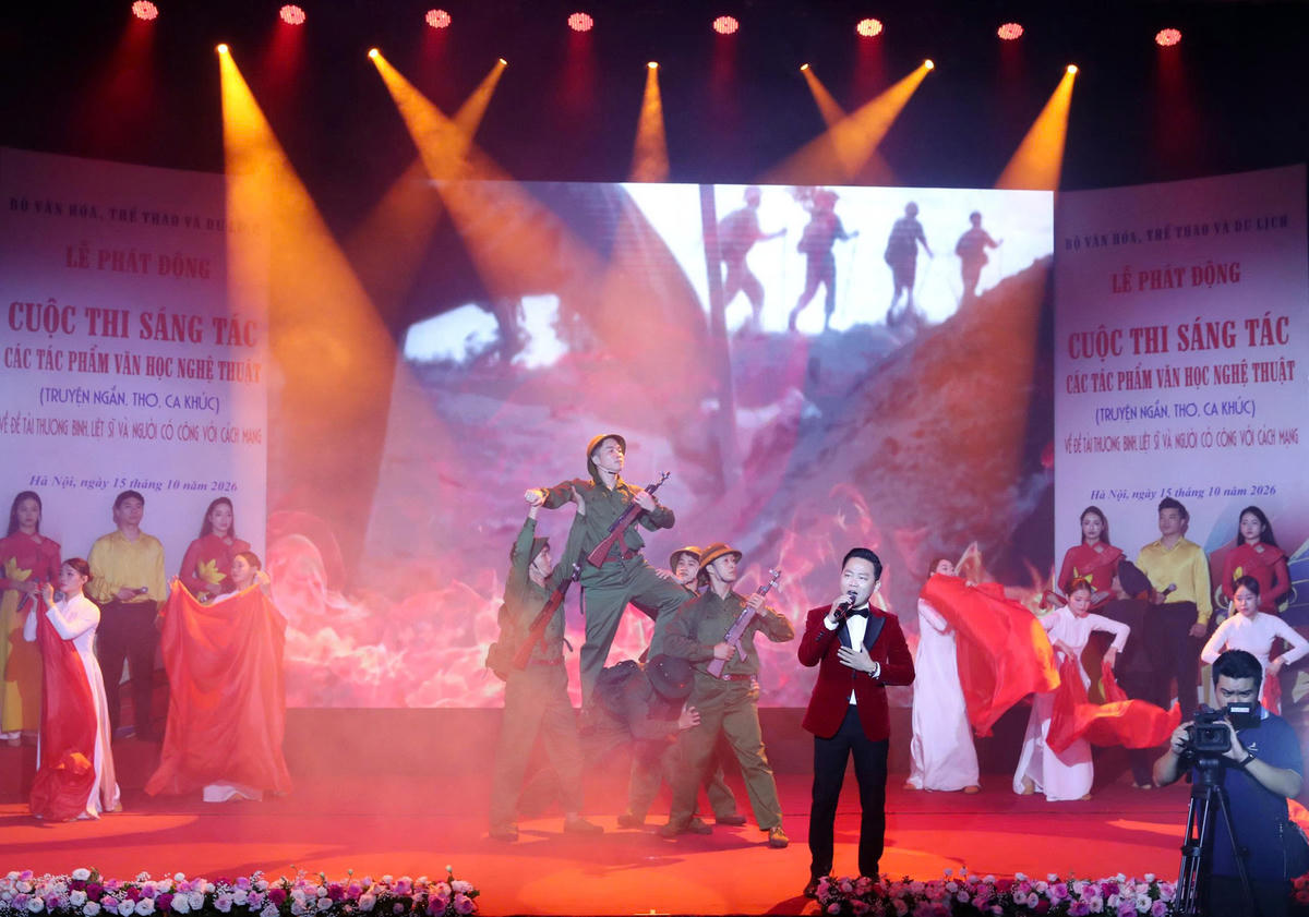 Văn học, nghệ thuật có vai trò quan trọng trong gìn giữ ký ức lịch sử, khắc họa những hy sinh cao cả, lan tỏa giá trị nhân văn và giáo dục truyền thống yêu nước cho các thế hệ hôm nay và mai sau. Ảnh: Trần Huấn.