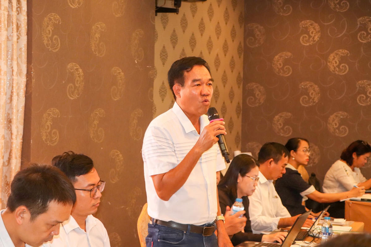 Các đại biểu trình bày các ý kiến tại hội thảo.