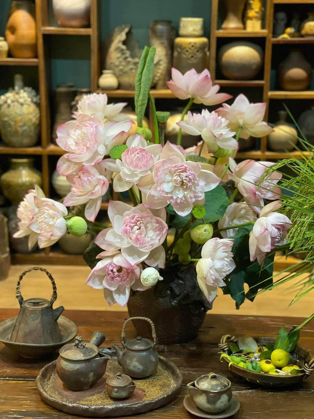 “Uống trà để thư thái, chứ không phải thư thái thì đi uống trà”, nghệ nhân Nguyễn Cao Sơn chia sẻ. Ảnh: NVCC.