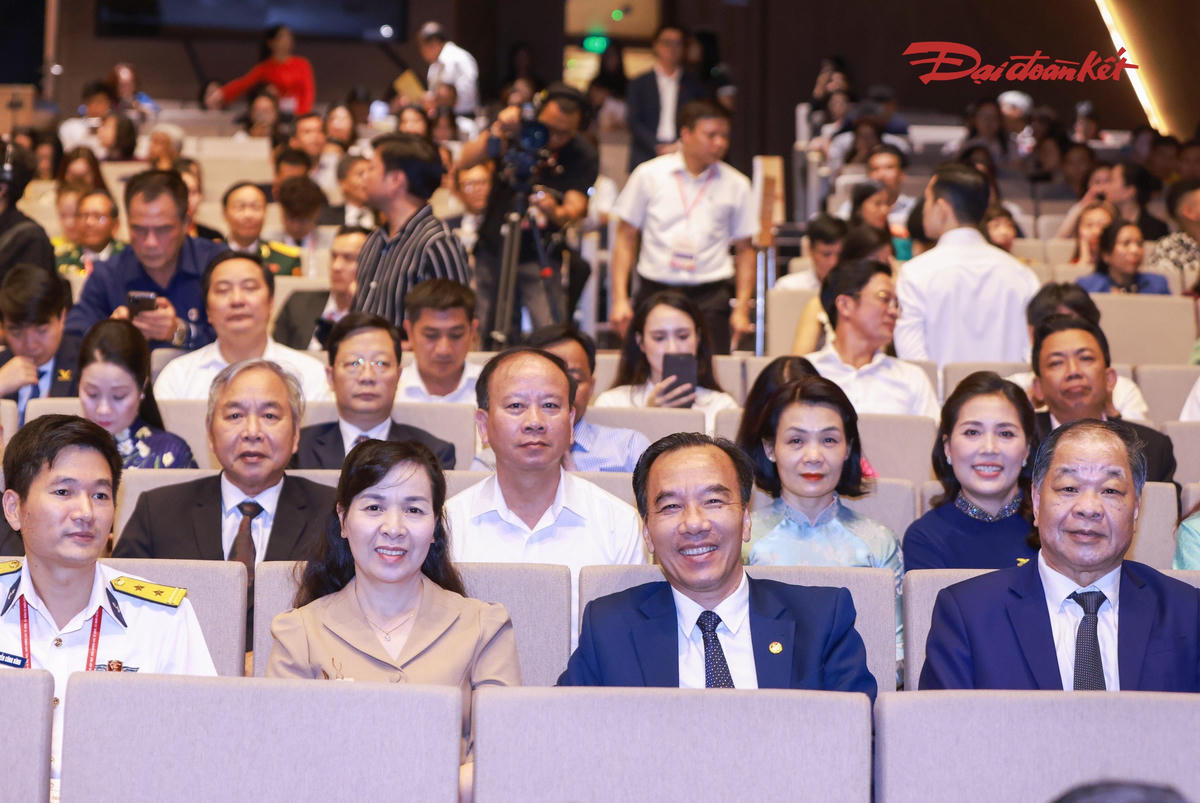 Các đại biểu tham dự chương trình. Ảnh: Quang Vinh.