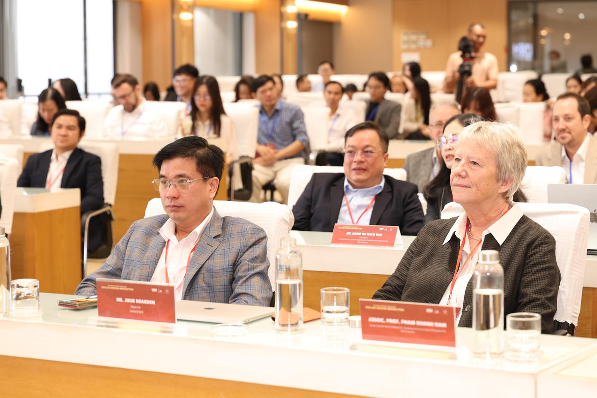120 đại biểu là các nhà quản lý, chuyên gia và đại diện cơ sở giáo dục tham dự diễn đàn. Ảnh: T.K
