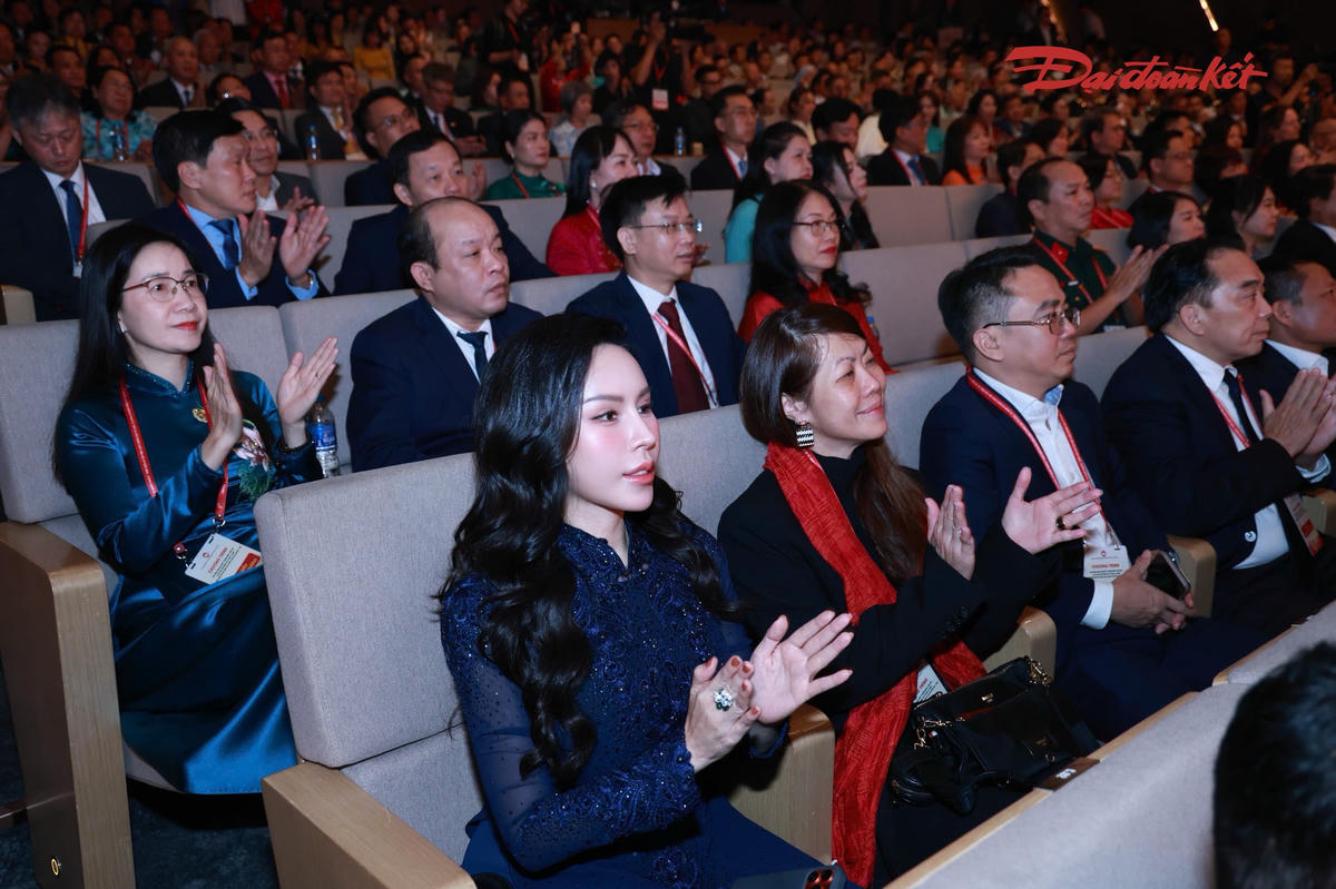 Những năm qua, hàng nghìn doanh nghiệp, tổ chức, cá nhân, nhân dân trong nước và đồng bào ở nước ngoài đã đóng góp kinh phí, hàng hóa, vật liệu, ngày công để giúp đỡ những gia đình khó khăn. Ảnh: Quang Vinh.