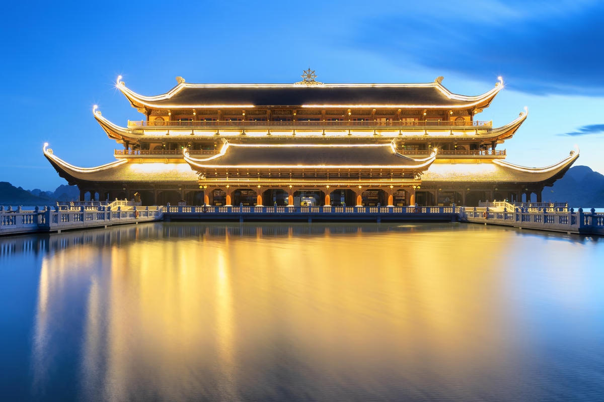 Lễ hội hoa đăng cầu nguyện “Quốc thái dân an - Thế giới hòa bình” là hoạt động tiếp nối tại chùa Tam Chúc. Ảnh: Đình Minh.