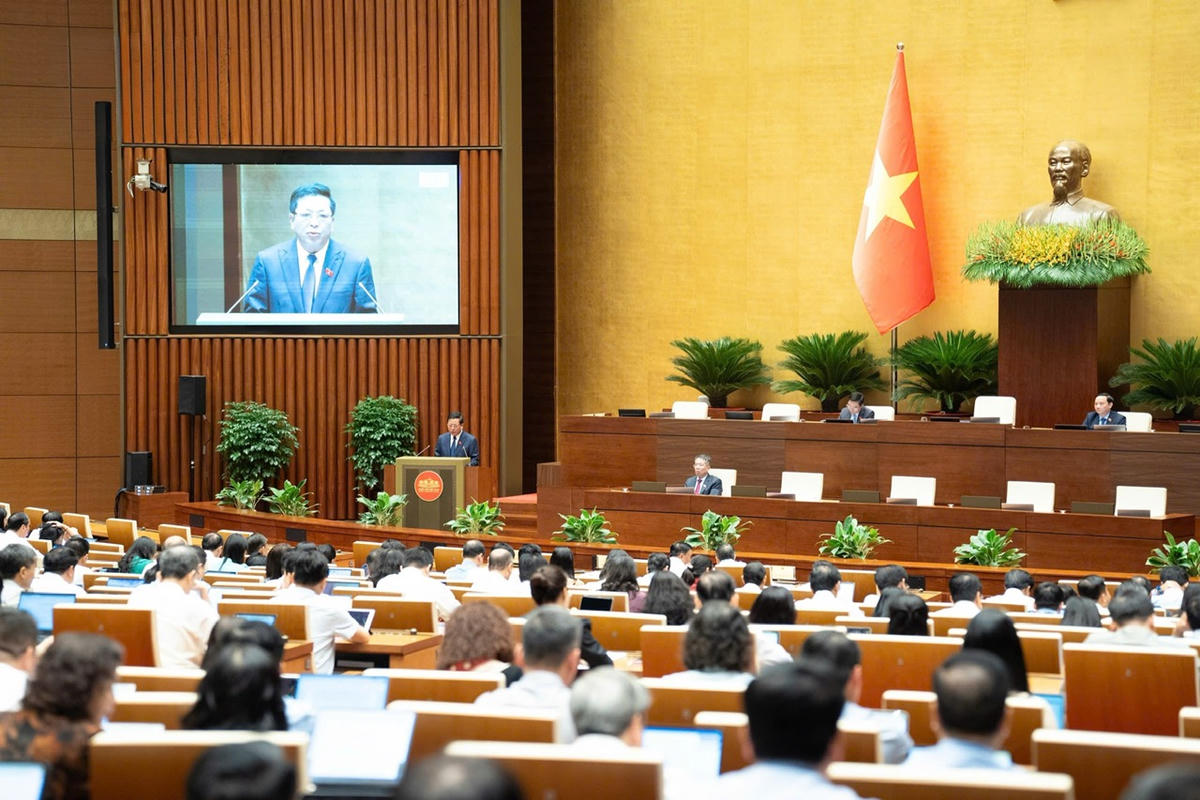 Quang cảnh phiên họp.