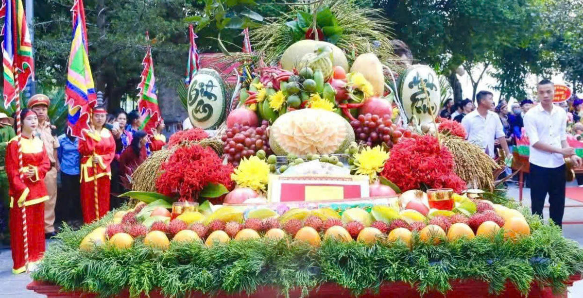 Mâm lễ được cán bộ và nhân dân các thôn trong xã chuẩn bị. Ảnh: Thu Nhài.