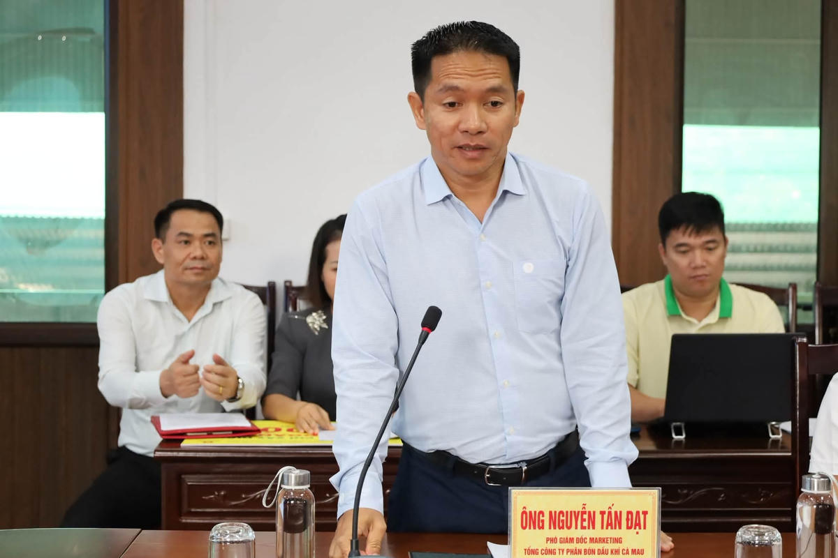 Ông Nguyễn Tấn Đạt, Phó Giám đốc Marketing Tổng Công ty Phân bón Dầu khí Cà Mau phát biểu tại buổi lễ. Ảnh: Mai Hiên.