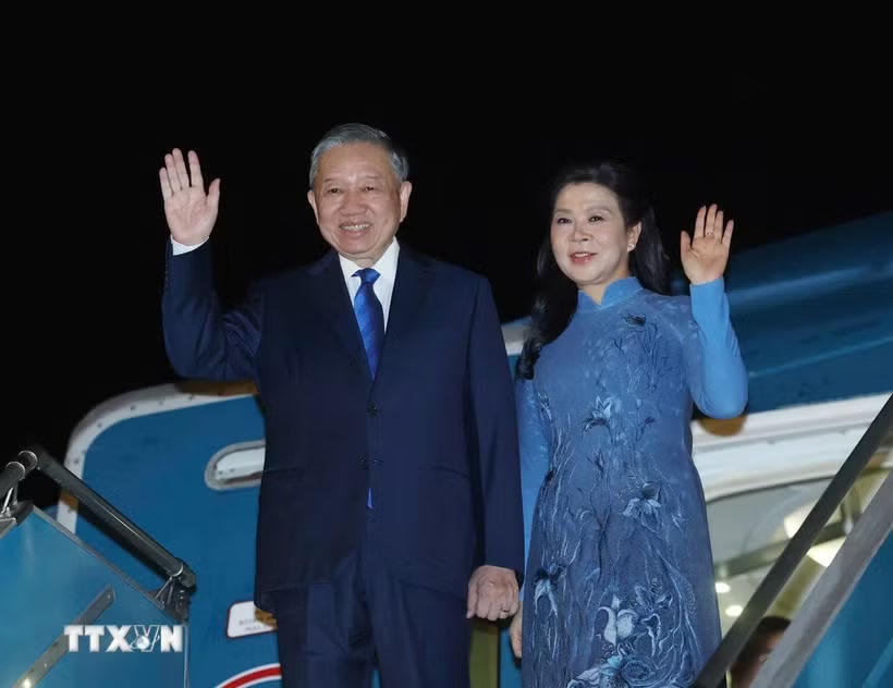 Tổng Bí thư, Chủ tịch nước Tô Lâm và Phu nhân Ngô Phương Ly rời Hà Nội, lên đường thăm Đan Mạch, EU và Bỉ. (Ảnh: Thống Nhất/TTXVN)
