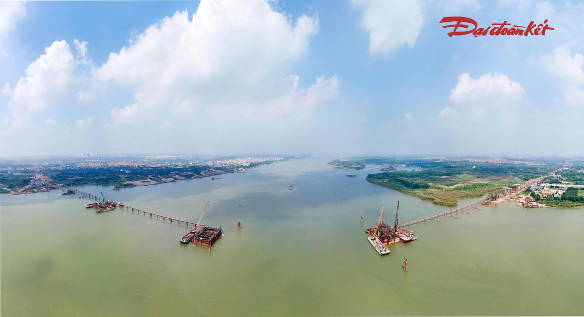 Được khởi công ngày 8/10/2025, dự án xây dựng cầu Thượng Cát là công trình giao thông trọng điểm của Hà Nội, sử dụng nguồn vốn ngân sách thành phố, với tổng mức đầu tư hơn 7.300 tỷ đồng.