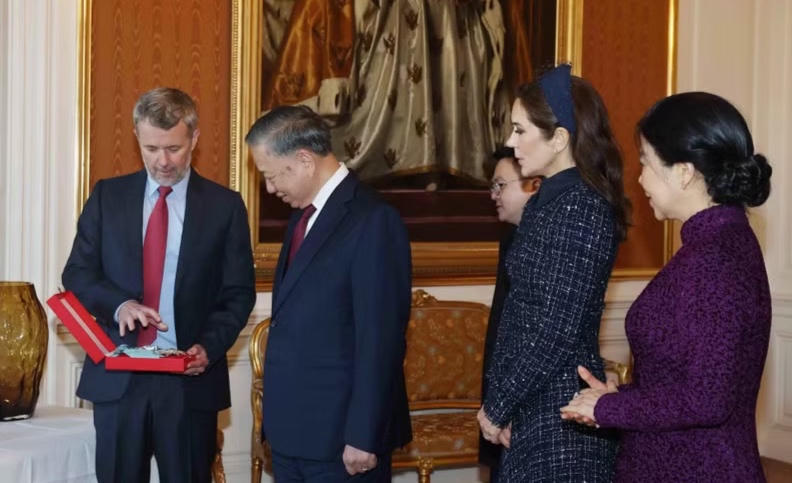 Tổng Bí thư, Chủ tịch nước Tô Lâm nhận Huân chương của Vương quốc Đan Mạch
