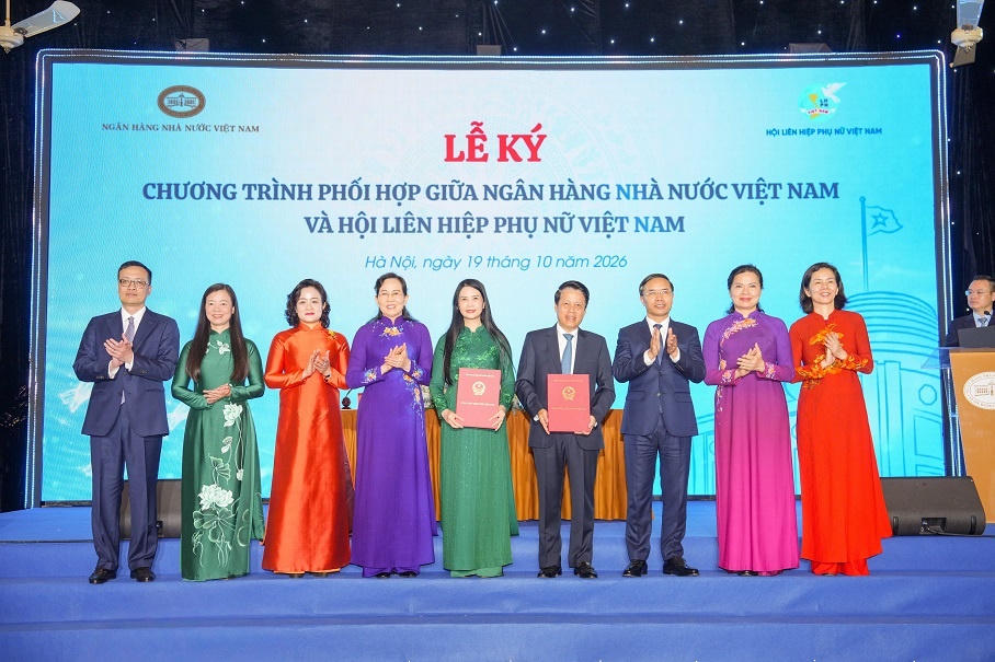 NHNN và Hội Phụ nữ Việt Nam ký kết Chương trình phối hợp giai đoạn 2026–2030. Ảnh: SBV.