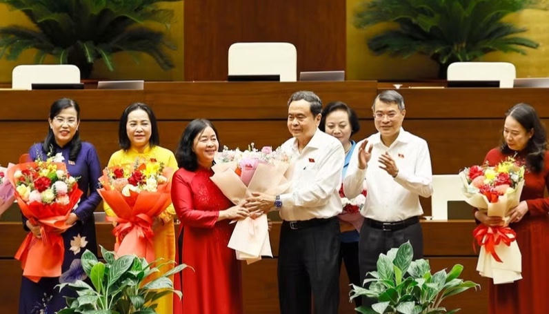 Thủ tướng Lê Minh Hưng và Chủ tịch Quốc hội Trần Thanh Mẫn gặp mặt nữ đại biểu Quốc hội khóa XVI