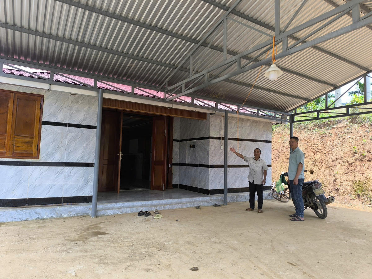 Ngôi nhà của gia đình anh Phạm Xuân Bi được xây dựng khang trang vào sinh sống trước mùa mưa bão. Ảnh: CĐ.