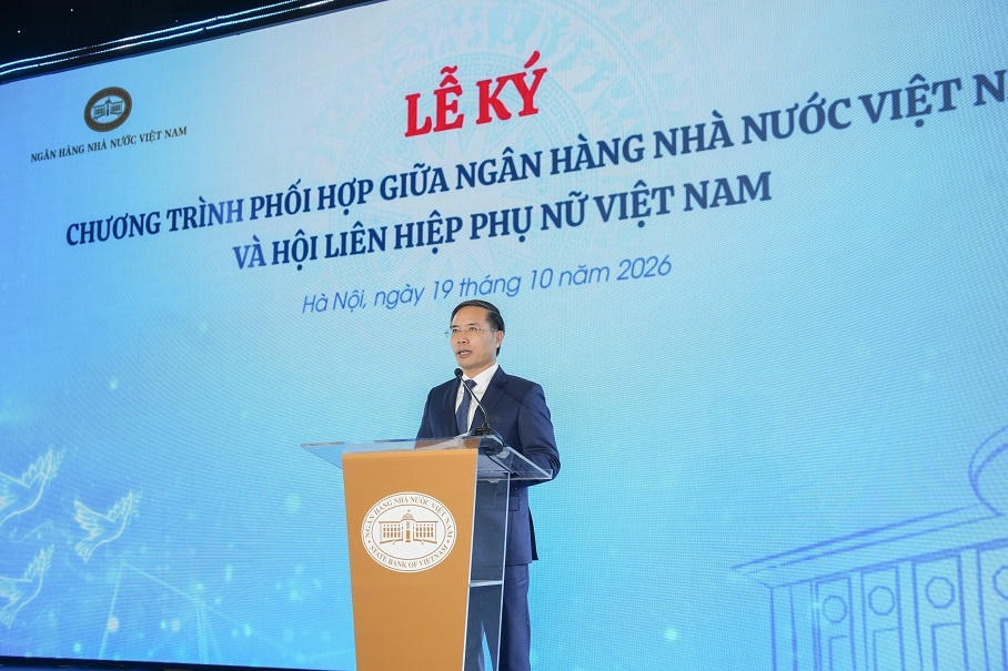 Thống đốc NHNN Phạm Đức Ấn phát biểu tại lễ ký kết. Ảnh: SBV.