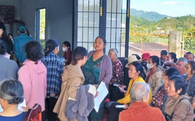 Người dân khám sức khỏe định kỳ theo lịch thông báo của địa phương tỉnh Lâm Đồng.