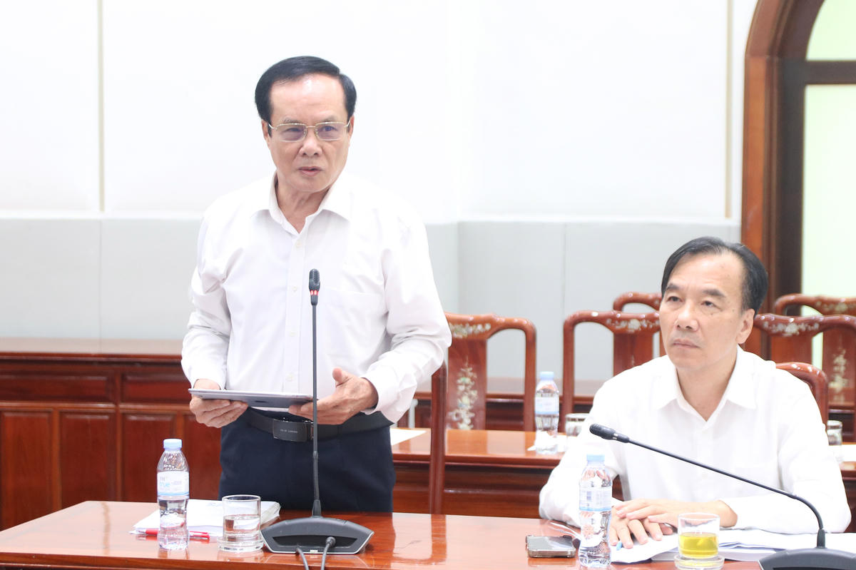 PGS.TS Lê Bá Trình - Ủy viên Đoàn Chủ tịch, nguyên Phó Chủ tịch Ủy ban Trung ương MTTQ Việt Nam phát biểu tại Hội thảo.