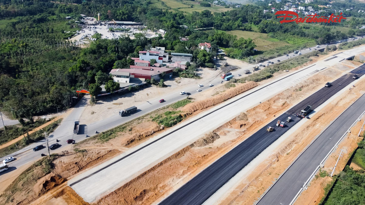 Tuy nhiên, với sản lượng mới đạt 31,4% kế hoạch điều chỉnh, việc huy động nguồn lực và tổ chức thi công hiệu quả sẽ đóng vai trò quan trọng trong chặng đường còn lại của dự án.
