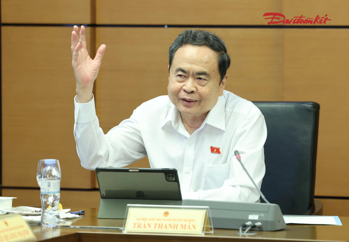 Chủ tịch Quốc hội: Tăng cường kiểm soát thuốc lá điện tử, thuốc lá nung nóng