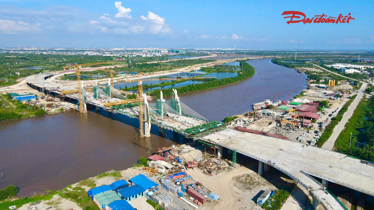 Tuyến đường vành đai 2 Hải Phòng, đoạn Tân Vũ – Hưng Đạo – Bùi Viện, được UBND thành phố Hải Phòng khởi công từ tháng 3/2025. Đây là dự án giao thông cấp đặc biệt, có tổng chiều dài 11km và tổng mức đầu tư hơn 8.500 tỷ đồng từ ngân sách địa phương.