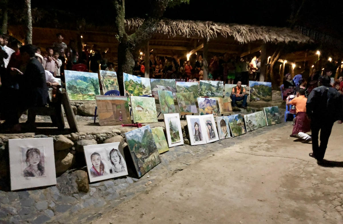 Triển lãm tại Sin Suối Hồ.