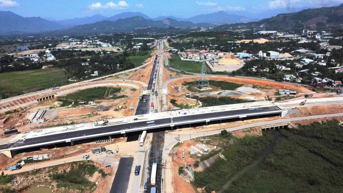 Nút giao QL14B với cao tốc Đà Nẵng - Quảng Ngãi. Ảnh: Nguyễn Tú.