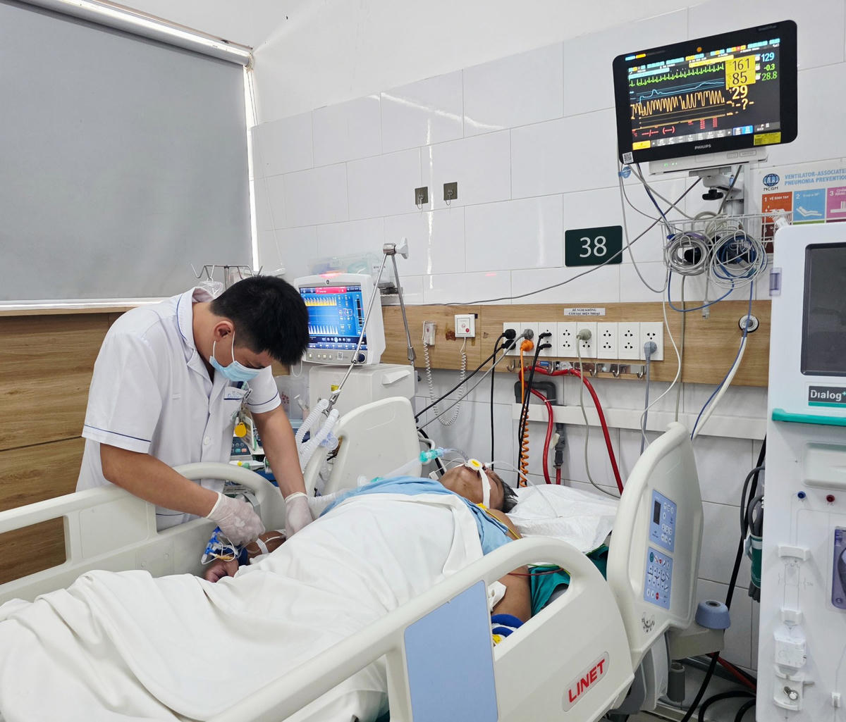 Ngộ độc khí clo tại Hà Nội: Cảnh báo nguy cơ tổn thương phổi muộn