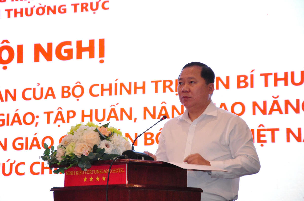 Ông Nguyễn Phi Long - Ủy viên Trung ương Đảng, Phó Bí thư Thường trực Đảng ủy Dân vận, Mặt trận và các đoàn thể Trung ương, Phó Chủ tịch Ủy ban Trung ương MTTQ Việt Nam phát biểu khai mạc hội nghị. Ảnh TT.