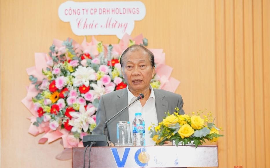 Ông Hoàng Quang Phòng - Phó Chủ tịch VCCI nói về những khó khăn buộc doanh nghiệp phải thay đổi để thích ứng. Ảnh: TL