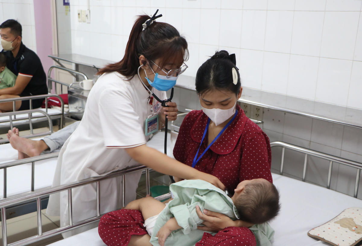 Gia tăng bệnh hô hấp ở trẻ em khi giao mùa