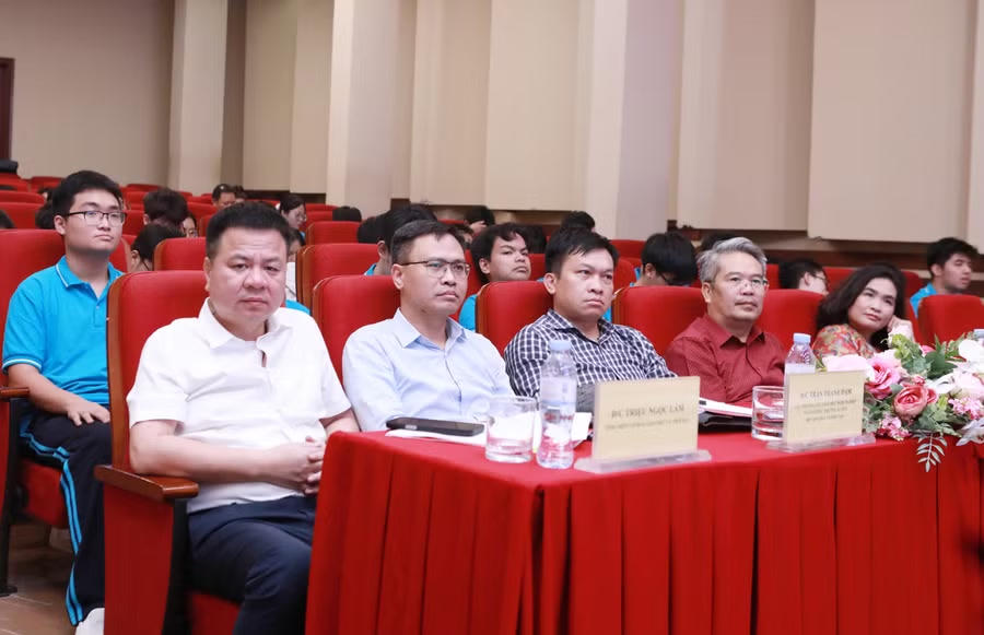 Các đại biểu tham dự lễ phát động.