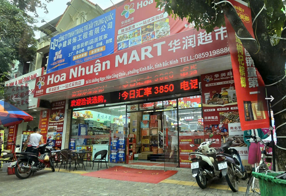 Biển quảng cáo tại phường Kinh Bắc (TP. Bắc Ninh) với nhiều hình thức, kích thước khác nhau. Ảnh: TT