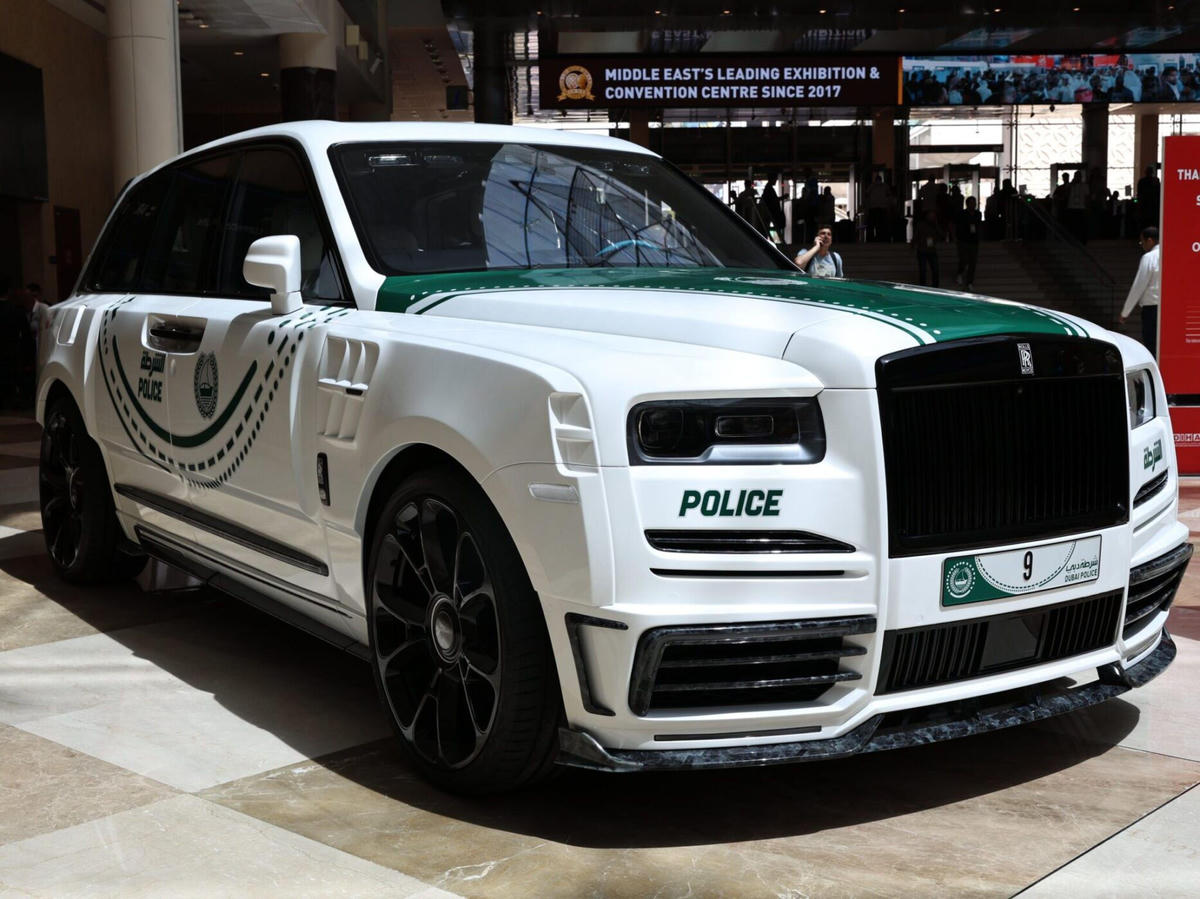 Rolls-Royce Cullinan được Mansory tùy chỉnh, gia nhập đội tuần tra du lịch của cảnh sát Dubai năm 2025.