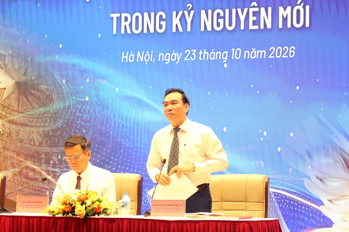 Ông Nguyễn Minh Chung - Trưởng ban Tuyên giáo và Dân vận Đảng ủy Dân vận, Mặt trận và các đoàn thể Trung ương phát biểu tại Hội thảo.