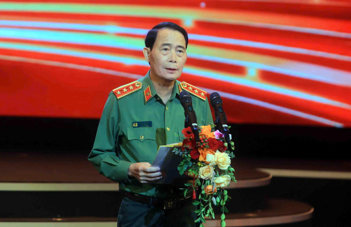 Thượng tướng Lê Quốc Hùng, Ủy viên Trung ương Đảng, Phó bí thư Đảng ủy Công an Trung ương, Thứ trưởng Bộ Công an, Chủ tịch liên hoan phát biểu tại buổi lễ khai mạc. Ảnh Phạm Kiên.