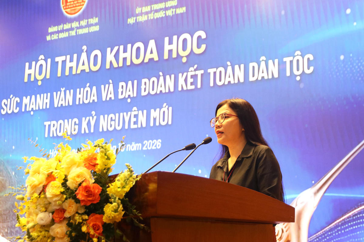 TS Trần Thị Phương Lan - Vụ trưởng Vụ Văn hóa - Văn nghệ Ban Tuyên giáo Trung ương phát biểu tại Hội thảo.