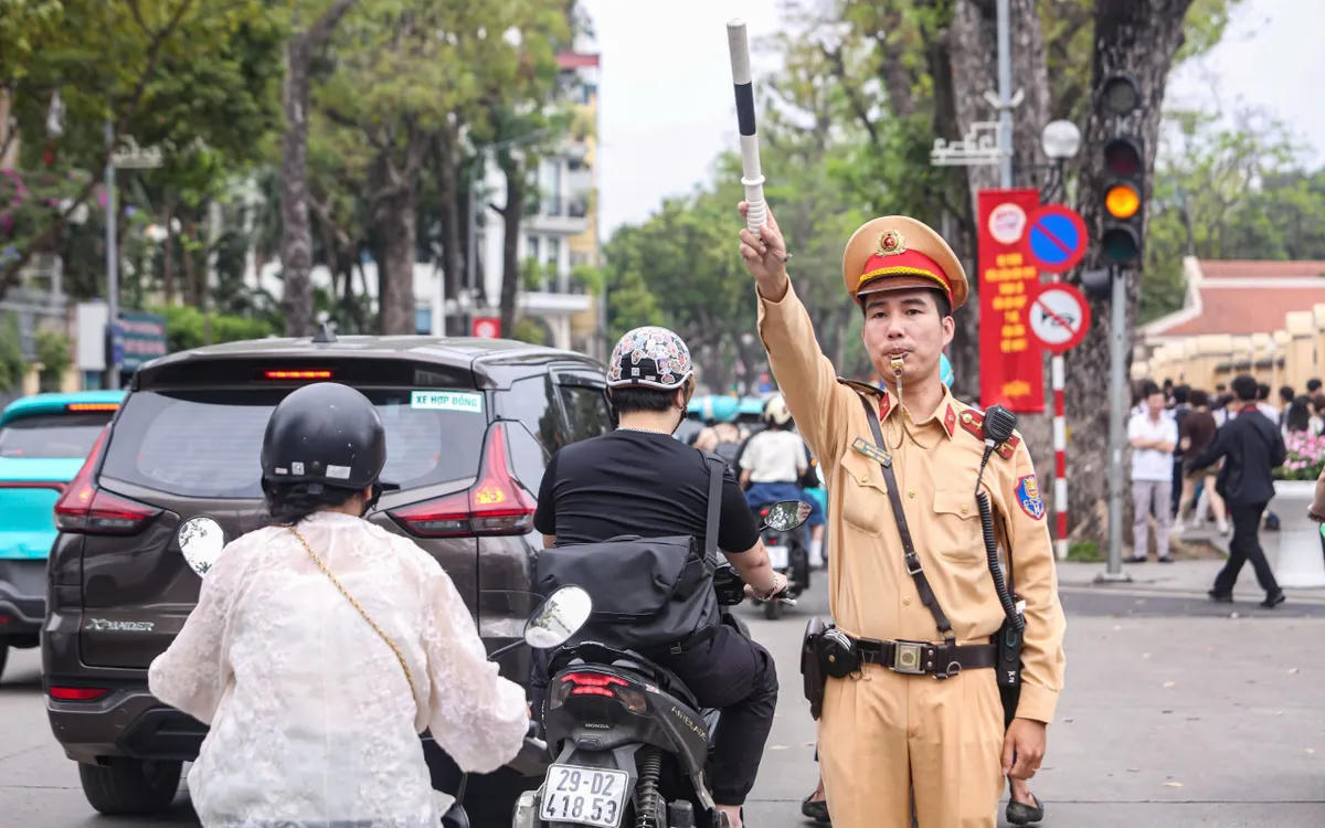 Nút giao Lê Đại Hành – Mai Hắc Đế, phường Hai Bà Trưng sẽ cấm ô tô rẽ trái trong các khung giờ cao điểm sáng và chiều từ ngày 24/10. Ảnh minh hoạ.