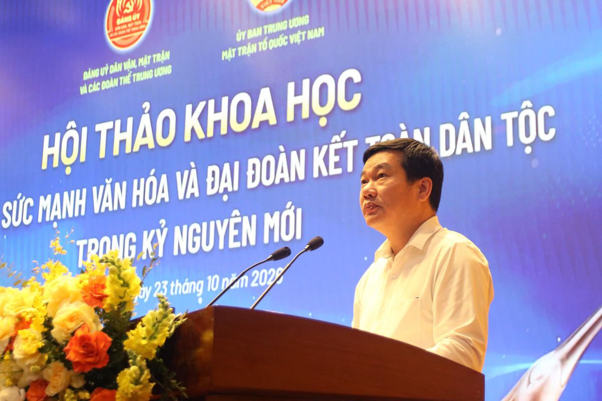 Ông Nguyễn Việt Khánh - Phó Chủ tịch Ủy ban MTTQ Việt Nam tỉnh Tuyên Quang phát biểu tại Hội thảo.