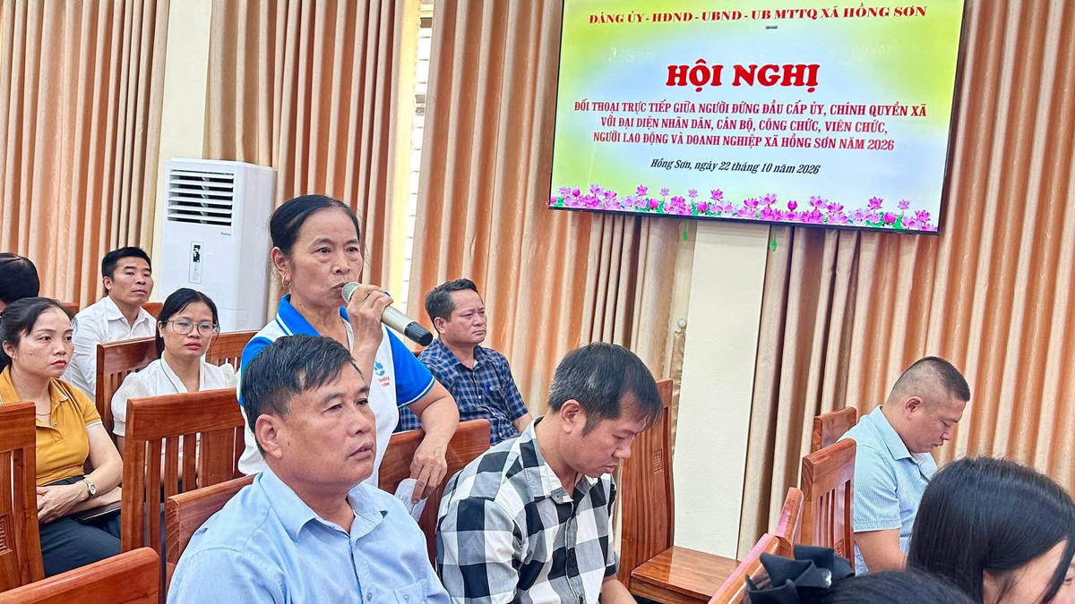 Người dân nêu ý kiến tại hội nghị
