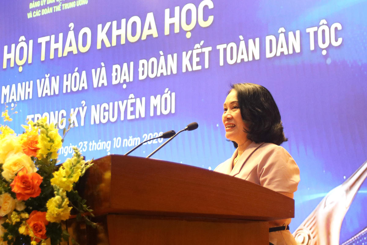 Nhà báo, TS Tạ Bích Loan - nguyên Trưởng Ban Văn hóa Giải trí (VTV3) Đài Truyền hình Việt Nam, Giảng viên Học viện Ngoại giao phát biểu tại Hội thảo.