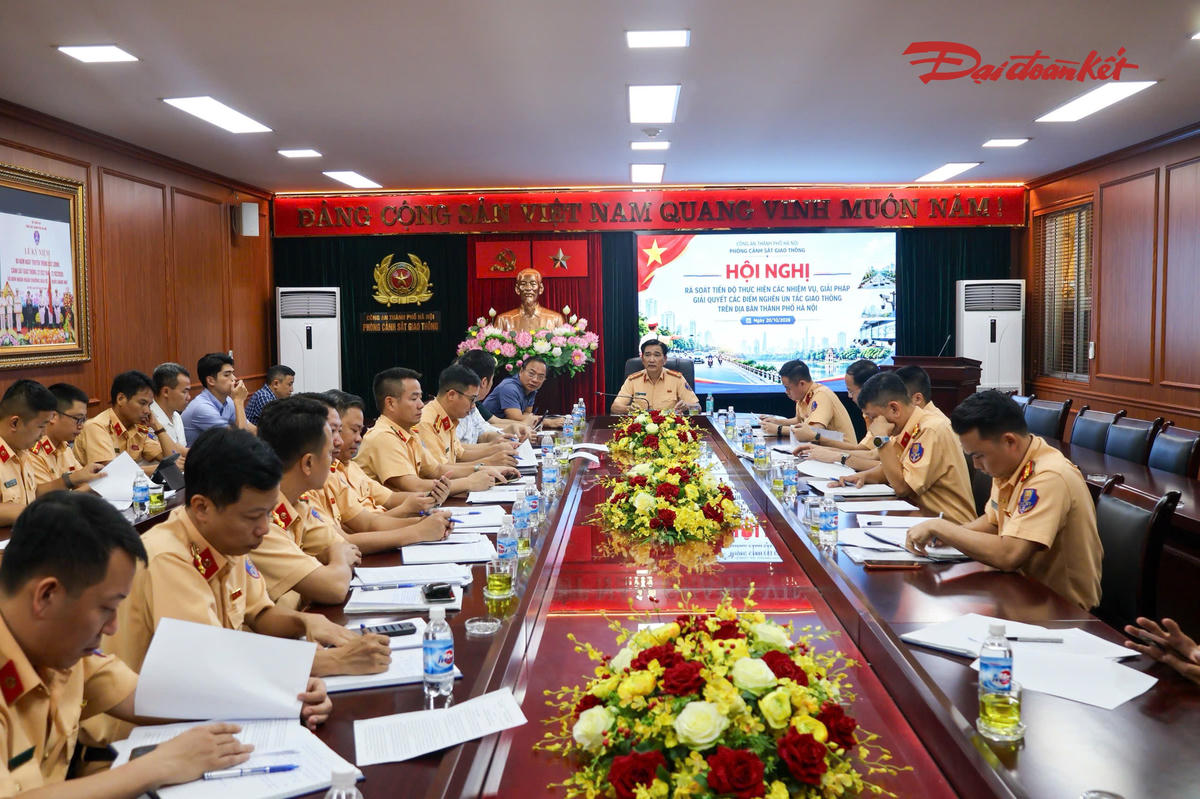 Phòng CSGT phối hợp với các đơn vị của Sở Xây dựng rà soát, đánh giá tiến độ giải quyết các điểm nghẽn ùn tắc giao thông trên địa bàn thành phố.