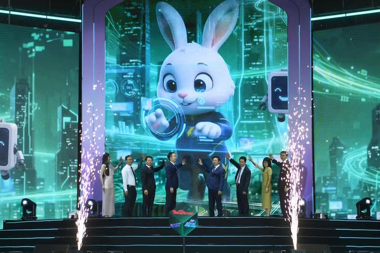Lãnh đạo NHNN và các đại biểu thực hiện nghi thức khai mạc Sóng Festival 2026. Ảnh: BTC.
