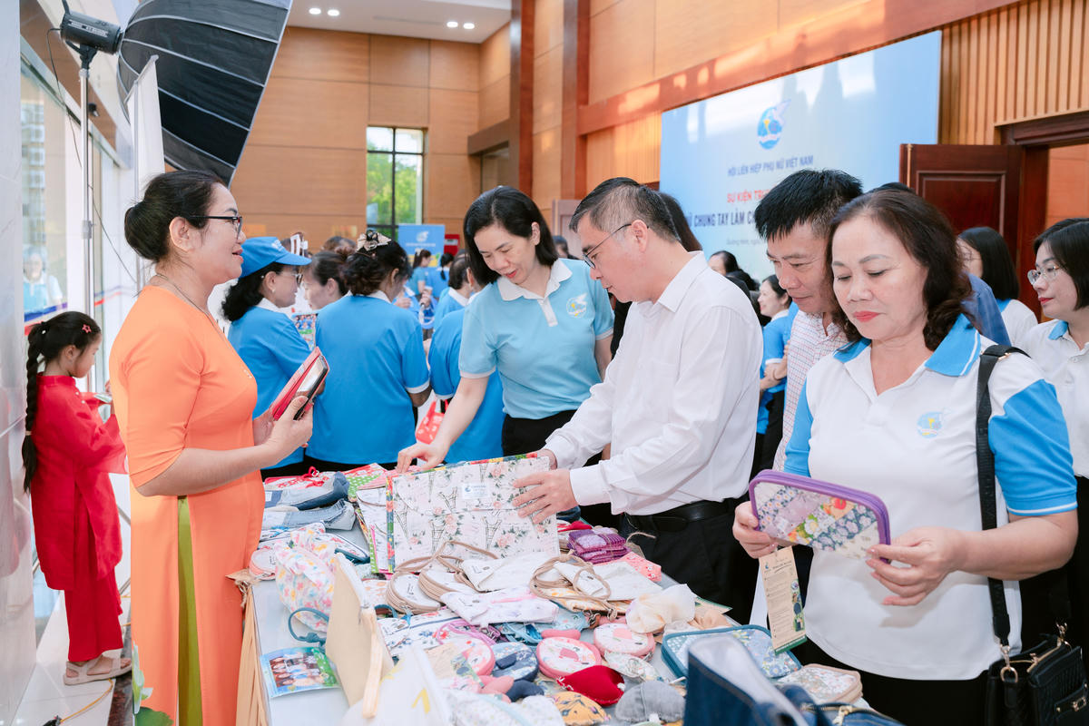 Phụ nữ Việt Nam chung tay làm cho thế giới sạch hơn