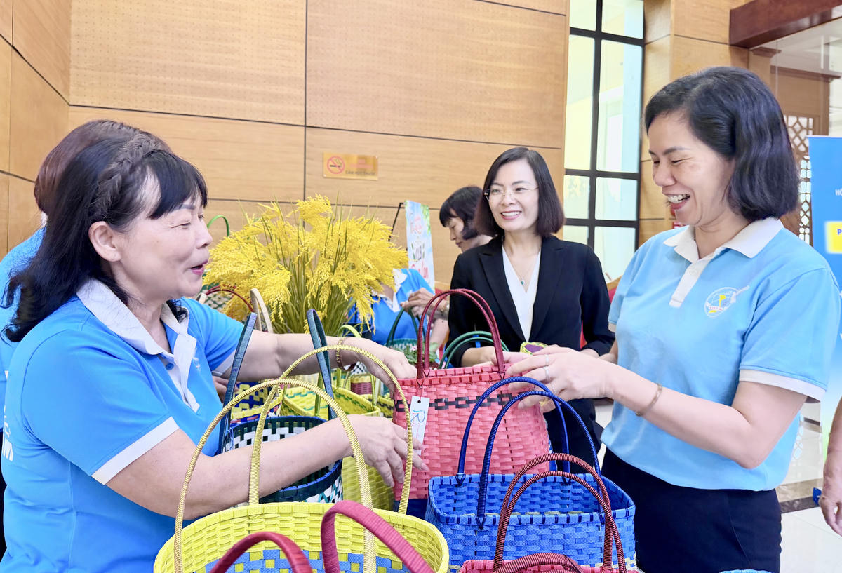 Phụ nữ Việt Nam chung tay làm cho thế giới sạch hơn